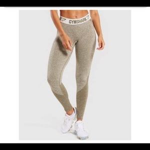 Gym shark leggings